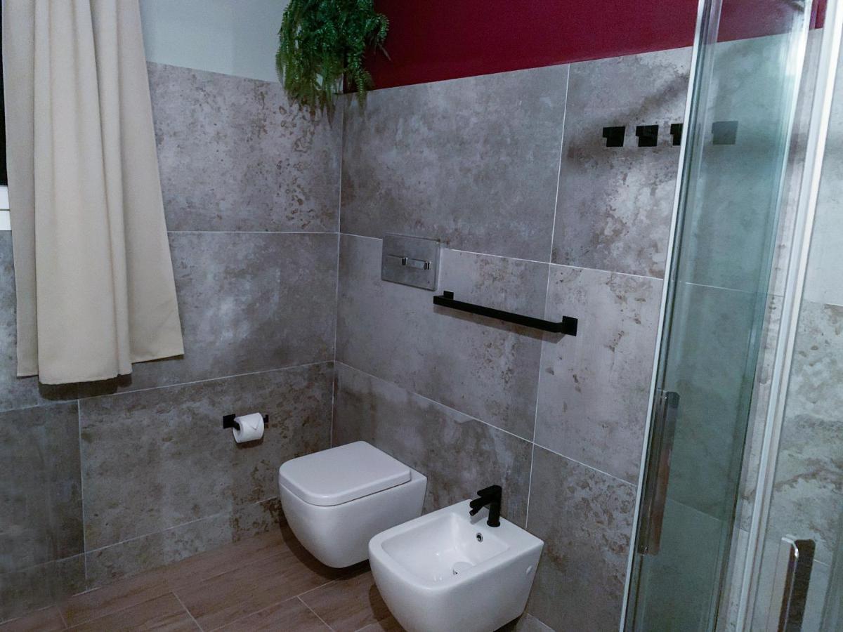 Apartment Charme And Relax With Garden And Swimming Pool Десенцано дел Гарда Екстериор снимка