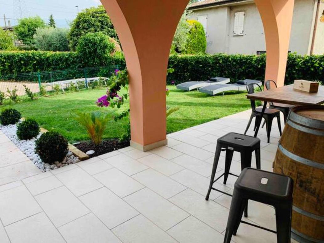 Apartment Charme And Relax With Garden And Swimming Pool Десенцано дел Гарда Екстериор снимка